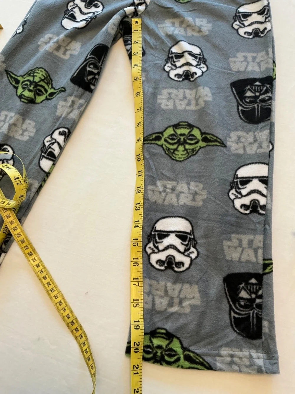Children’s Star Wars Fleece Pajama Pants w/ Socks Gray Background Size Medium